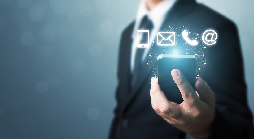 スーツを着た人